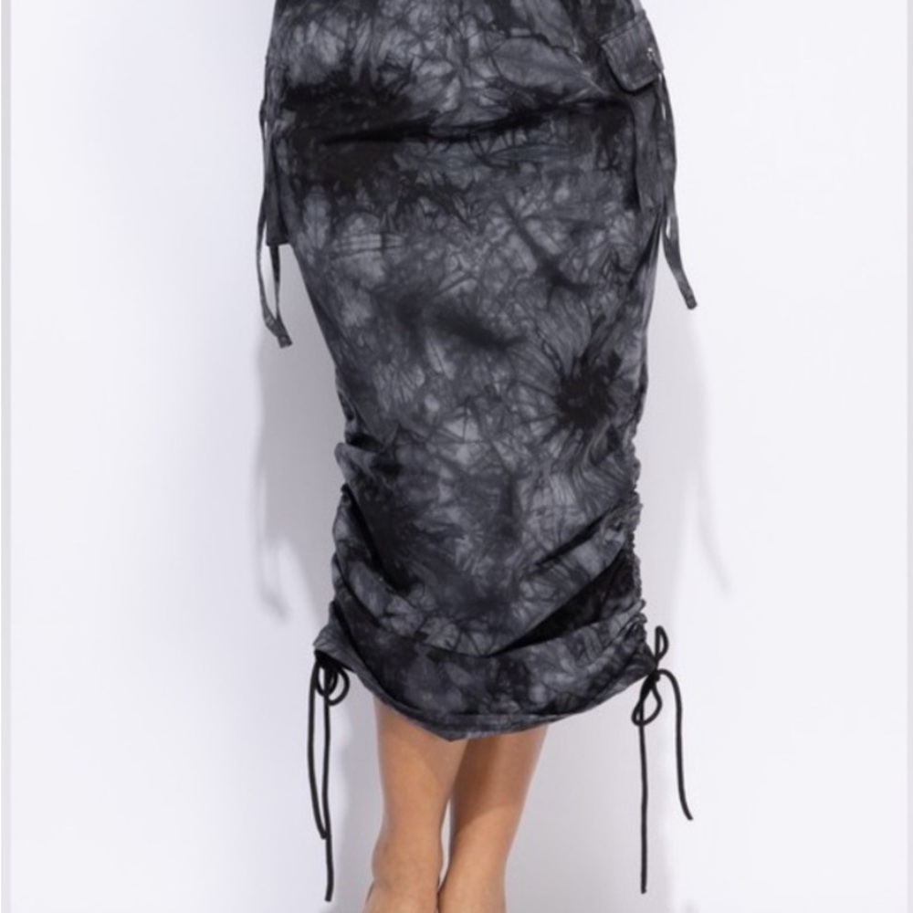 Black Tie-Dye Ruched Midi Skirt